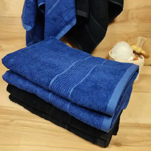 Tumesinine bambuskiust saunalina – sügav ja rahulik kui südasuvine järv