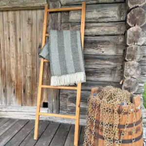 armeeroheline triipudega pleed