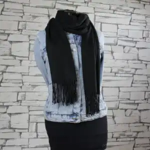 Süsimust narmastega sall