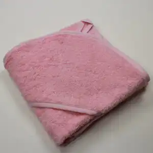 Beebiroosa kapuutsiga vannirätik