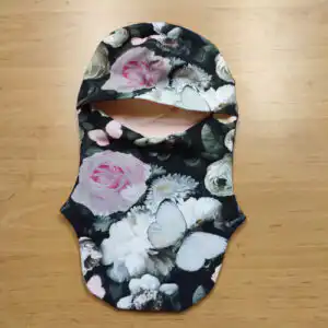 Tuukrimüts kevad/sügis hooajaks, roos ja liblikas