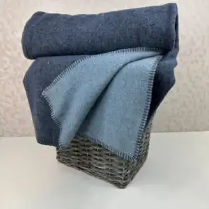 Sinine meriinovillane tekk