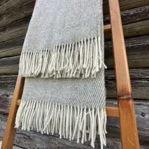 Helehall villane pleed narmastega