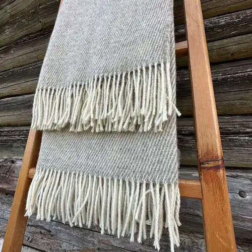 Helehall villane pleed narmastega