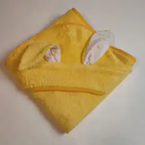 Päikesekollane jänkukõrvadega vannirätik