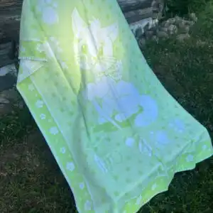 Heleroheline laste baikatekk kiisuga