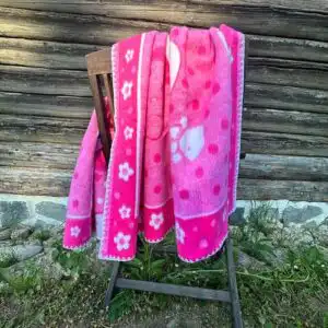 Roosa laste baikatekk kiisuga