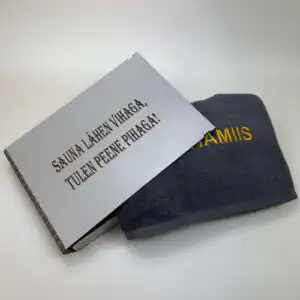 Laserlõigatud kinkekarp rätikule "Sauna lähen vihaga, tulen peene pihaga!"