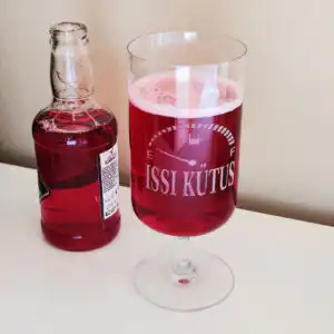 Graveeringuga pokaal -issi kütus