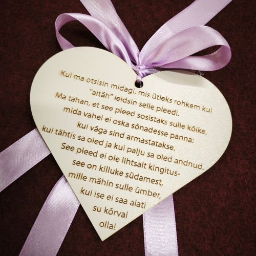 Südamekujuline sõnumisilt “Aitäh, et oled olemas”